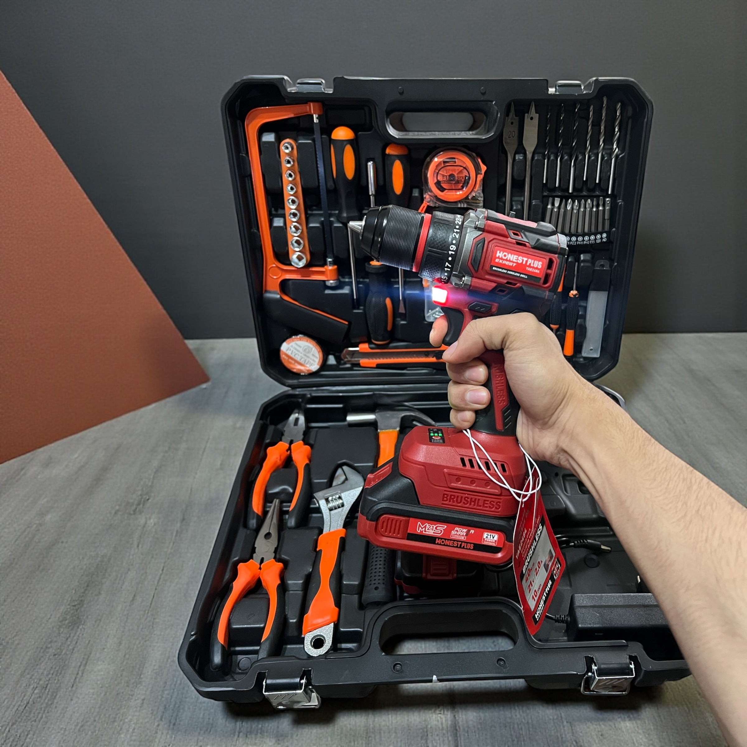 Visseuse Honestplus 21V Brushless accesoires