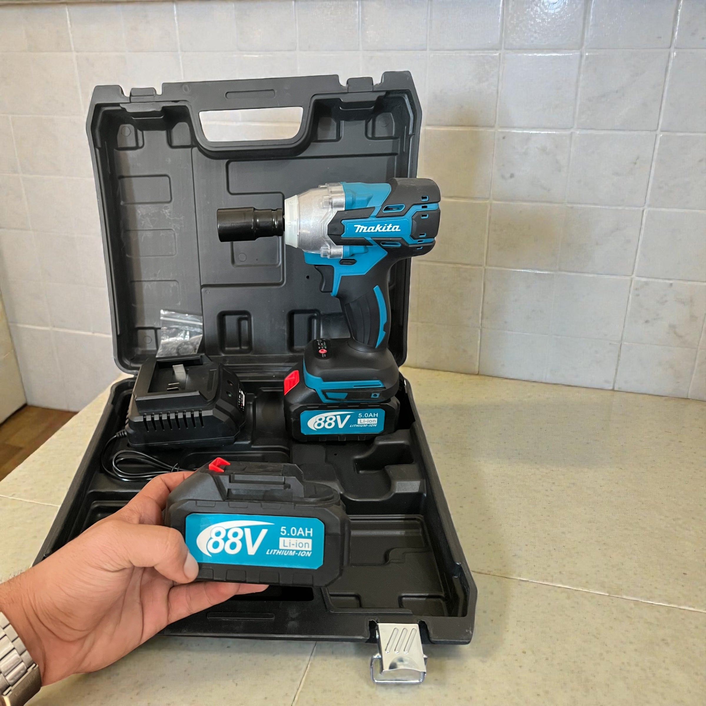 Boulonneuse a choc Makita 88v