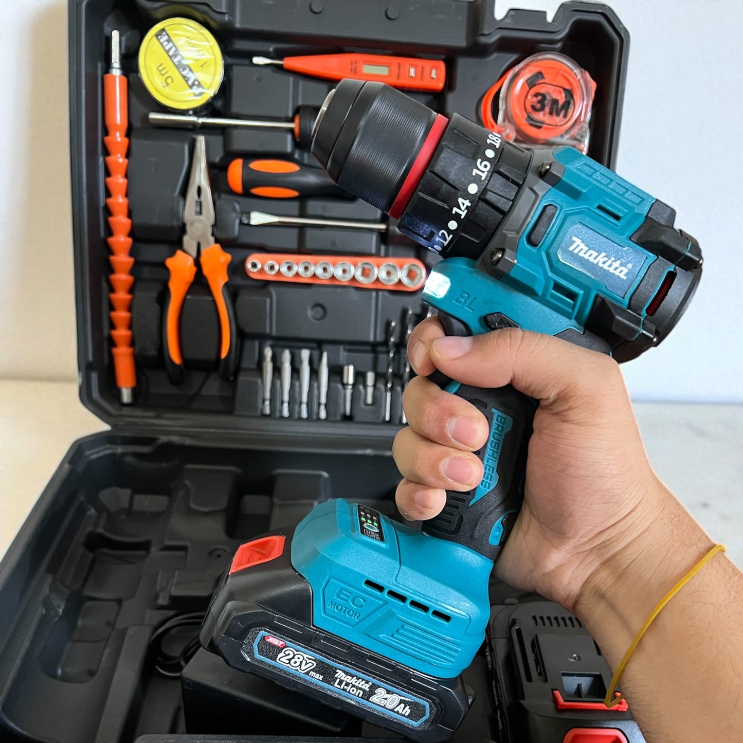 Visseuse MAKITA 28V