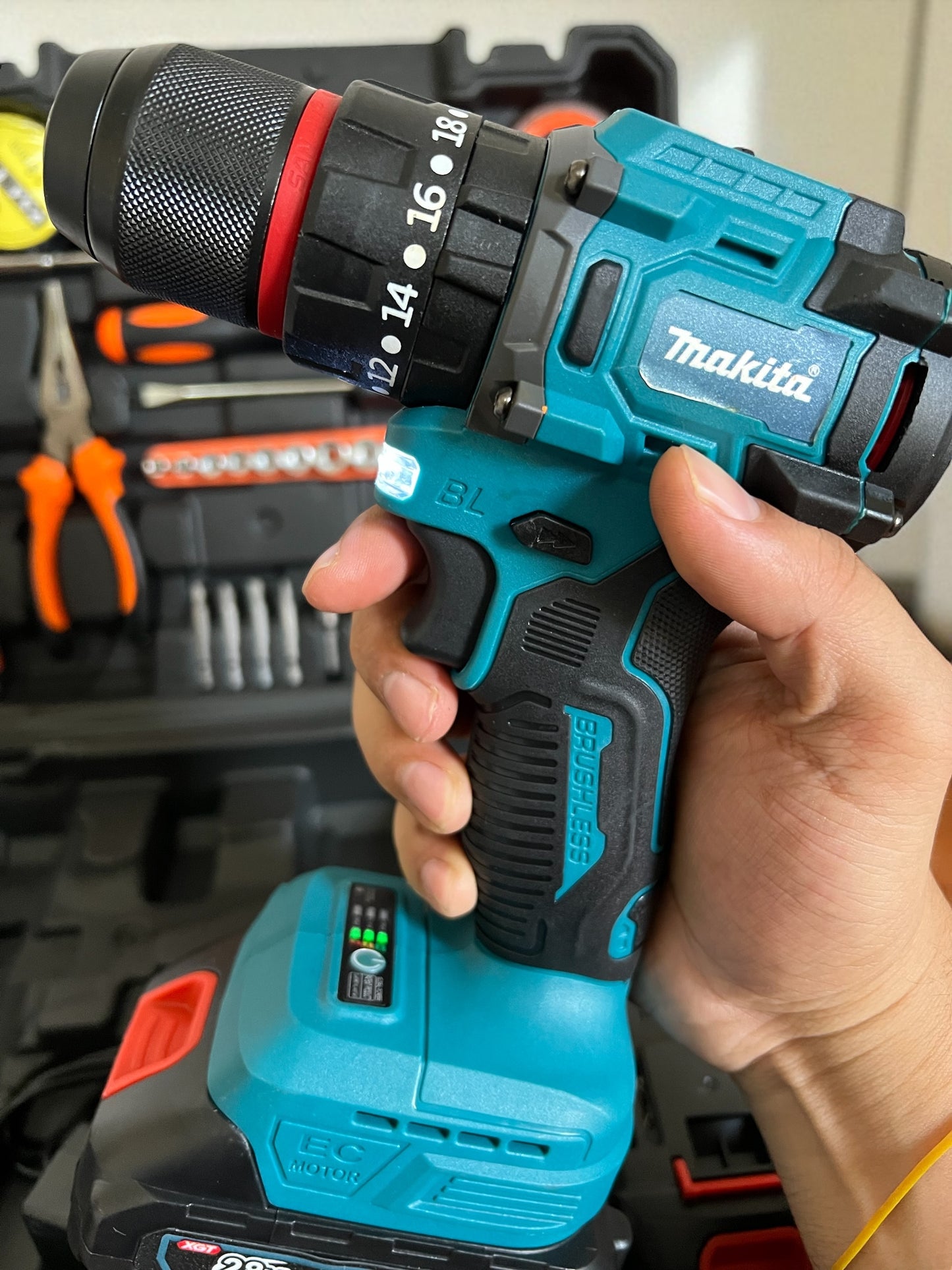 Visseuse MAKITA 28V