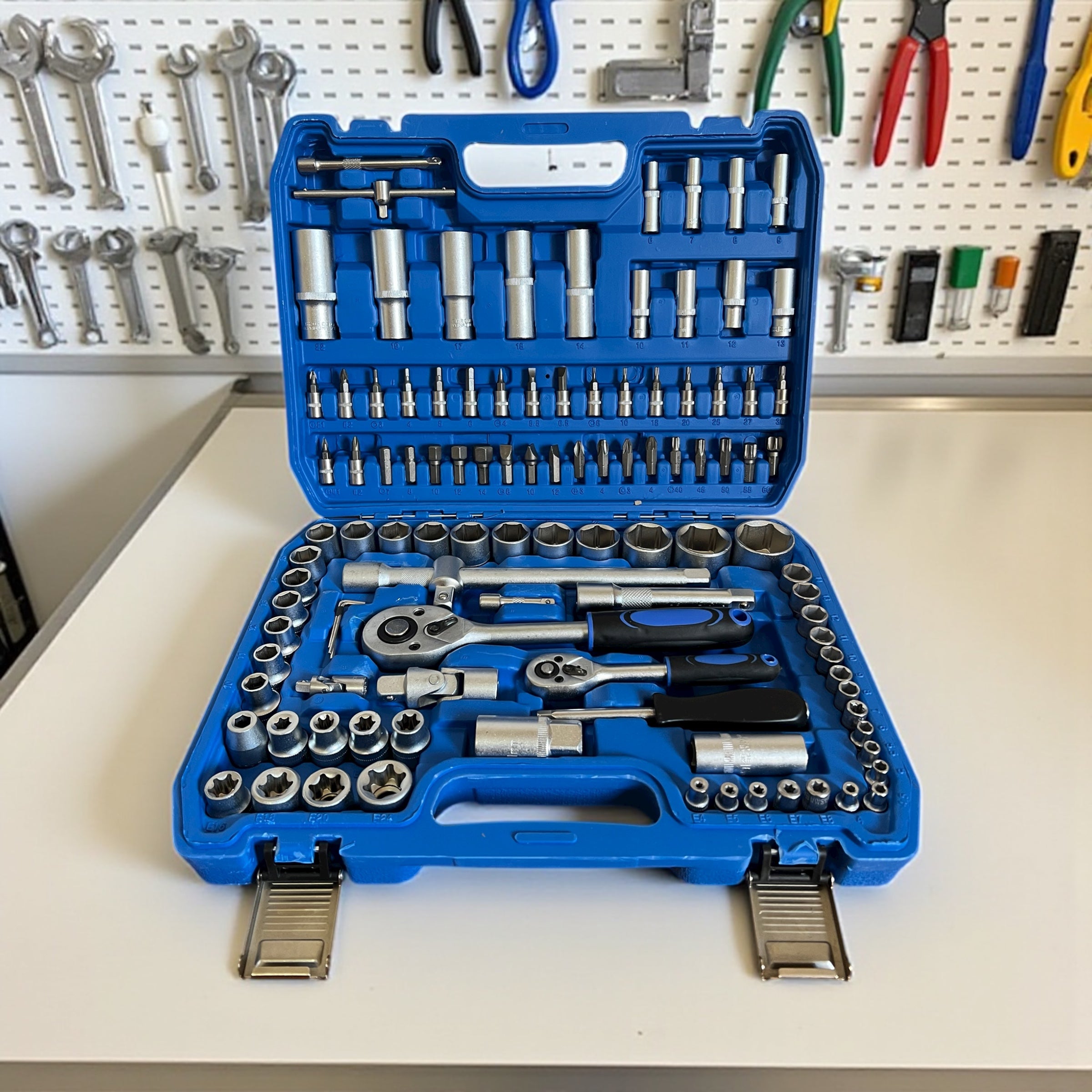 Caisse 108 pièces