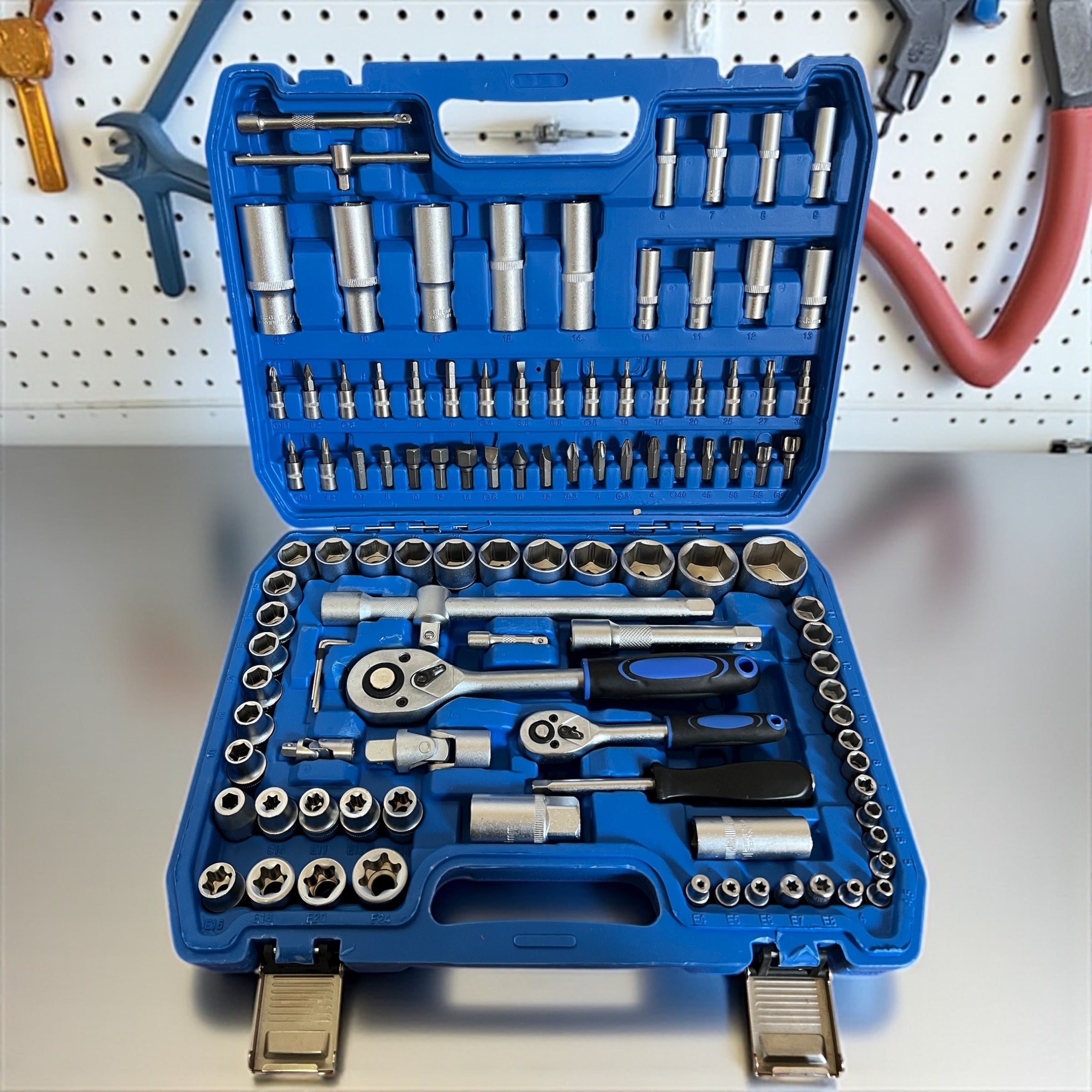 Caisse 108 pièces