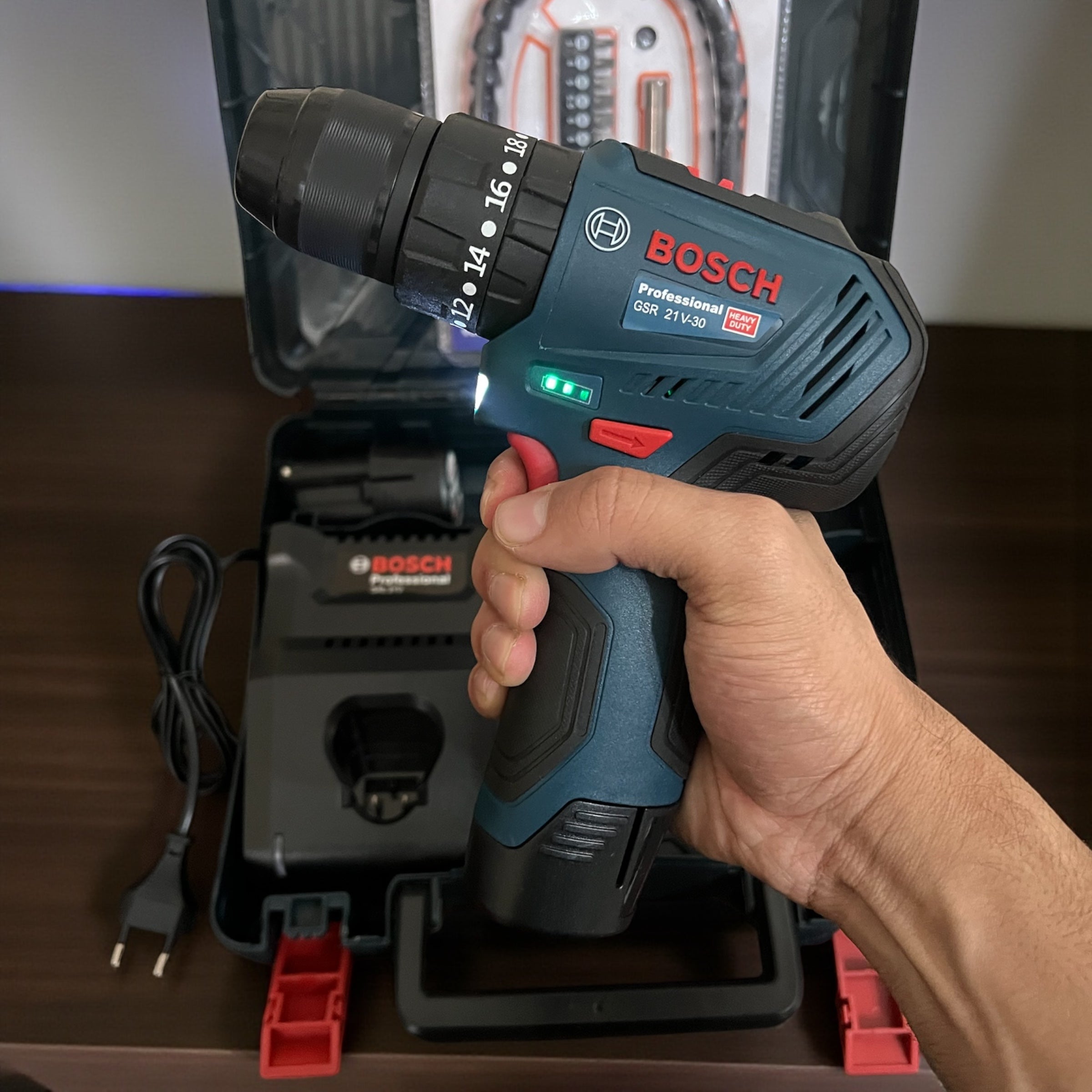 Visseuse nv Bosch 21V+ 11 pcs